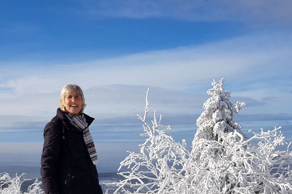 Beate Goldbach auf dem winterlichen Feldberg im Dezember 2020